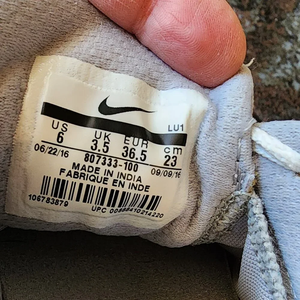 Nike 807333-100 In-Season 5 Training Sneakers Size 6